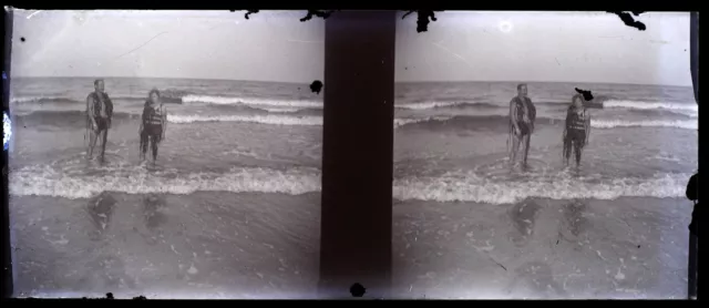 Baigneurs aux Algues c1930 Photo NEGATIVE Plaque de verre Vintage Stereo