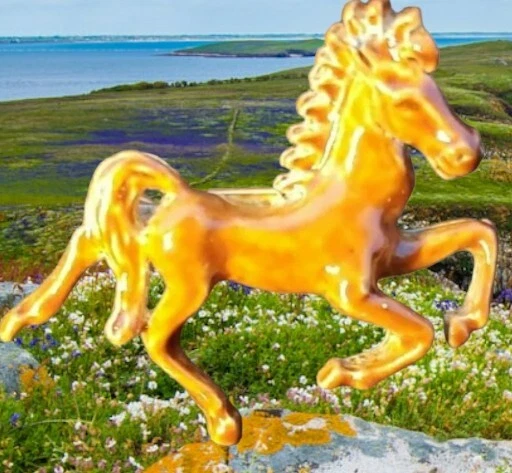 Vtg Stallion Horse Running wild and free Brown Enamel Horse Brooch Pin