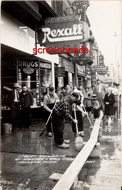 C1950s RPPC PHOTO "HOLLAND MICHIGAN HANSEN'S REXALL DRUGS" VG UNUSED