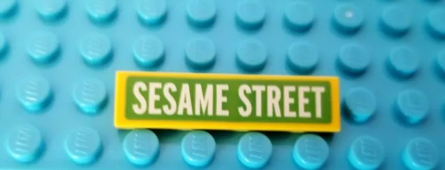 Lego Sesame St Street Printed 1x4 Tile Minifigure Learning Bird Printed Elmo