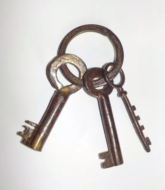 XVIII /XIXè superbe anneau de clés avec serpent gravé + clés de cadenas