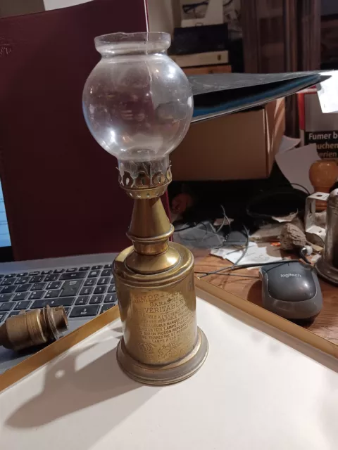 Belle ancienne lampe Pigeon à pétrole avec verre d'origine