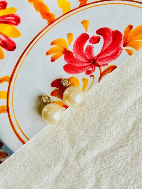 Christian Dior Vintage Round White Pearl Crystals Elegant Clip, Earrings Gold