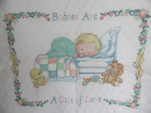 "Edredón para bebé hecho a mano bebés bebés son un regalo de amor punto de cruz acabado 32x41"