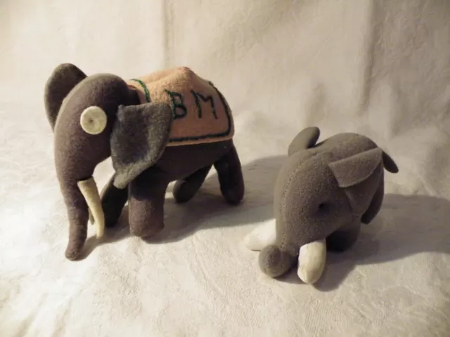 STATUETTE ELEPHANT LOT DE 2 ELEPHANTS EN TISSU (dont un McDo McDonald's mac do),