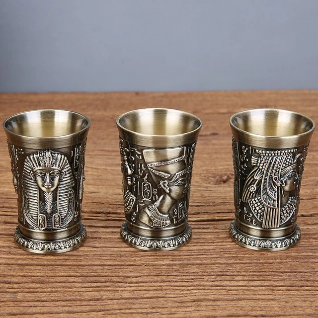 Vaso de whisky de metal con patrón tallado egipcio ideal para té, café o licor