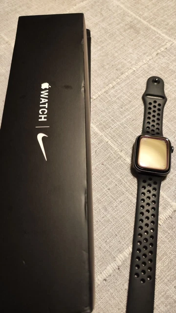 Apple Watch Series 6 Nike 44mm Space Grey Aluminum Case with Anthracite/Black...