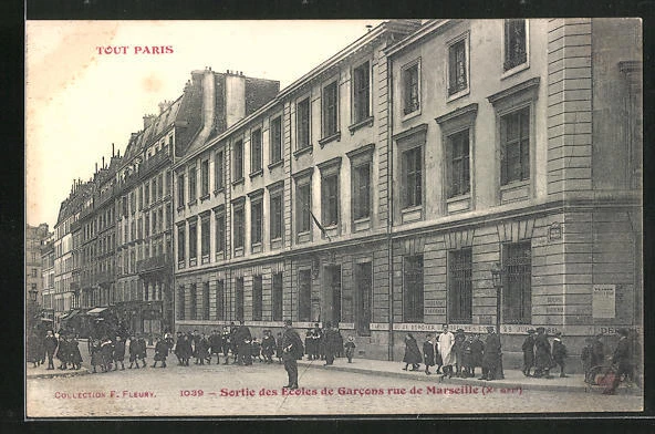 CPA Paris, Sortie des Ecoles de Garcons rue de Marseille