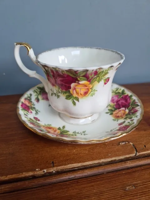 Vintage Royal Albert Country Roses   Teacup & Saucer