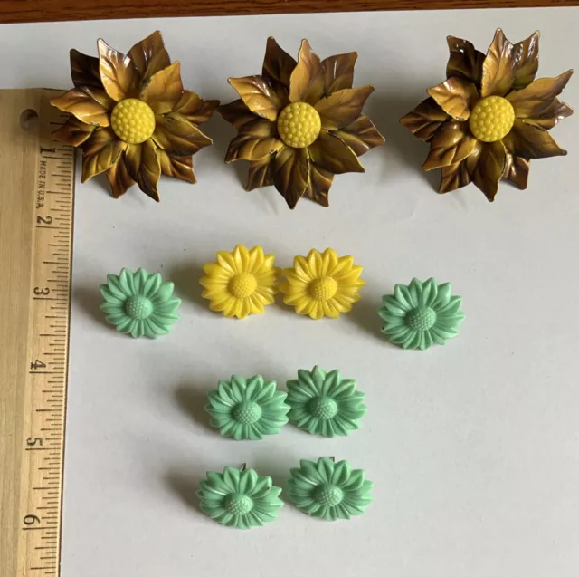 Vintage 1940s Curtain Tie Back Push Pins Metal Floral Plastic Floral. 11 Total