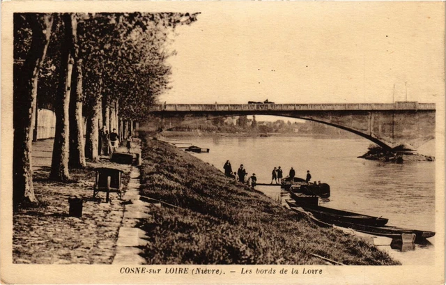 CPA COSNE-sur-LOIRE Les bords de la Loire (420715)