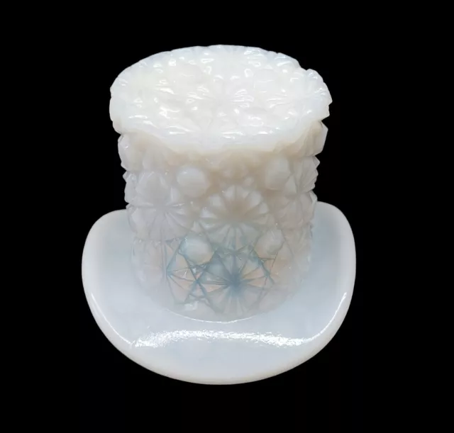 Vintage Fenton White Opalescent Milk Glass Large Buttons & Daisies Top Hat 2.5" 2
