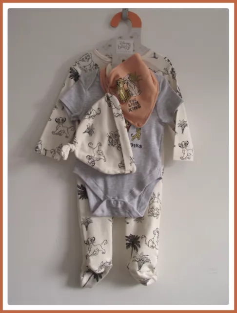 Disney Baby Löwe König 4-teiliges Starterset Babygrow Schlafanzug Layette 6-9 mth NEU