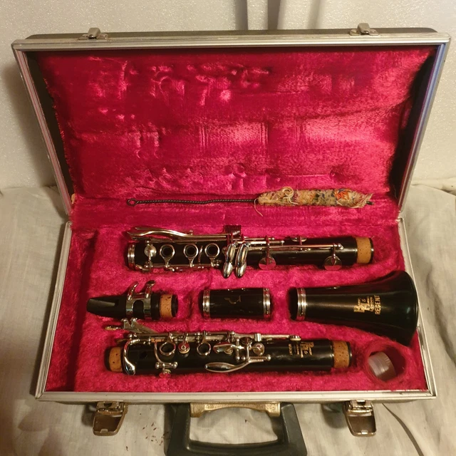 Vintage BOOSEY AND HAWKES REGENT CLARINET IN HARD CASE - Clean Example.