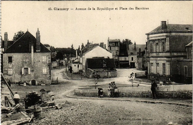 CPA CLAMECY - Avenue de la République et Place des Barrieres (518549)
