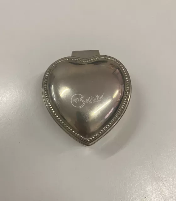 Portagioie argentato a forma di cuore 7x8x3 cm con rivestimento interno rosso