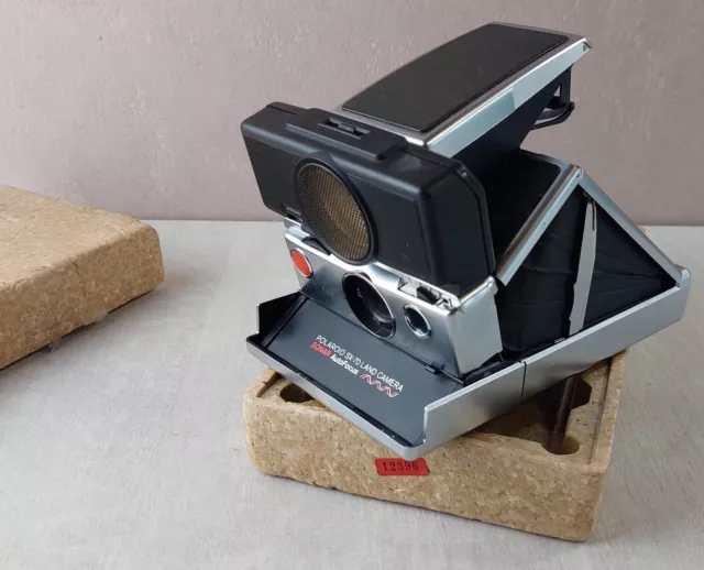 Ancien appareil photo / Land Camera, Polaroid SX 70 Sonar Auto Focus, vintage Ancien appareil photo / Land Camera, Polaroid SX 70 Sonar Auto Focus, vintage