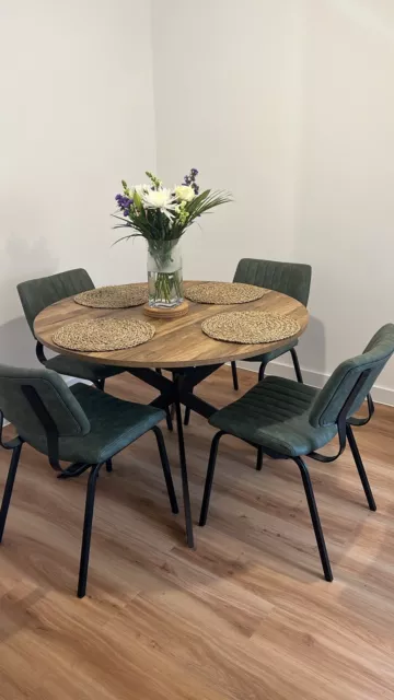 Extendable kitchen table and chairs used
