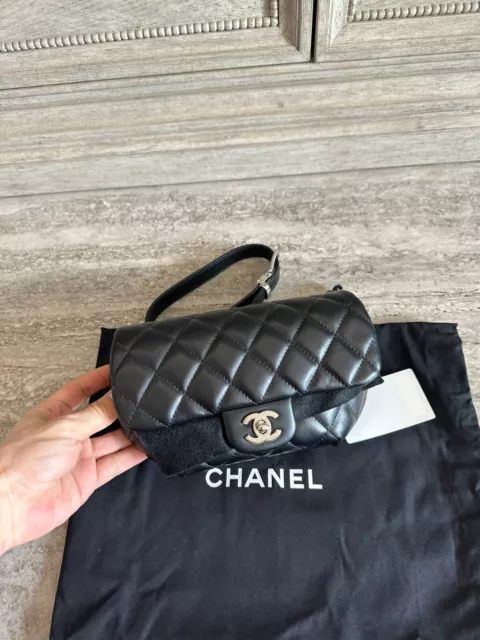 Chanel Uniform bag. Black Leather ref.268103 - Joli Closet