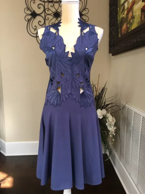 Robe authentique Emporio armani, taille 40, bleu marine avec design appliqué. Tout neuf !