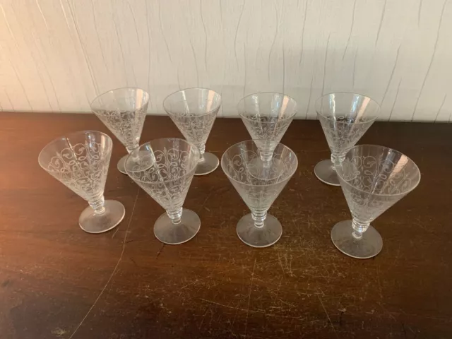 8 verres à vin à volutes modèle Lisieux en cristal Saint Louis (prix à la pièce)