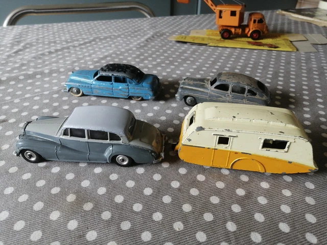 Lot 2 voitures dinky toys, simca ariane, vespa 2cv, meccano