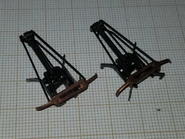 Coppia Trombe Grigie Ad Incollaggio Per Loco BB / CC O Autorail – Modellismo HO – Usate