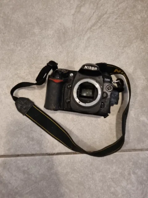 Nikon D200 10.2 MP Digital SLR Camera - Black (Body Only) Untested