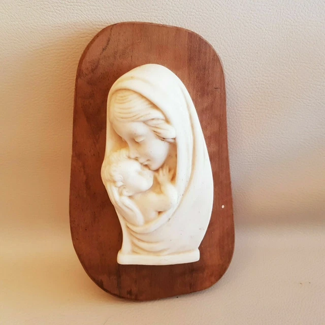 SCULPTURE EN CIRE bas relief sur bois La Vierge et l'enfant