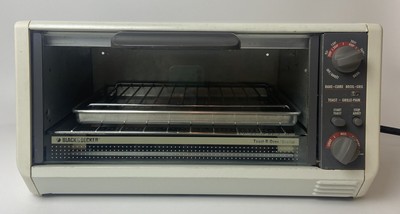 Vintage Black & Decker SpaceMaker Toast-R-Oven/Broiler Under Cabinet Working