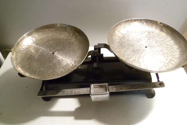 Alte 5 Kilo BRGM Küchenwaage, Gusseisen mit 2 Schalen