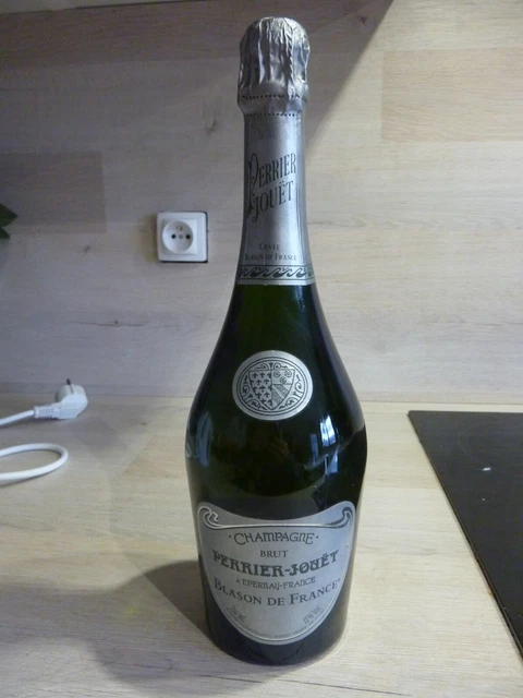 1 bouteille de champagne perrier jouet Blason de France