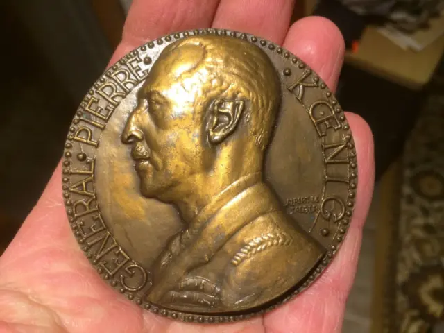 Général P. Koenig Superbe Médaille MDP en Bronze 68 mm 171,88 g par A. De Jaeger