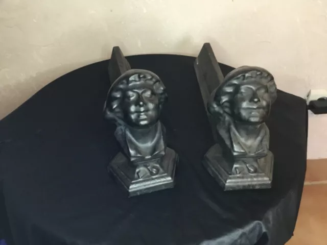 # Anciennes paire chenets de cheminée en fonte buste XIX° siècle