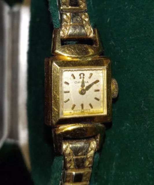 Omega Ladies 18K Gold 17 Jewels 481 Movement Vintage 50s Watch w/ Orig. Case