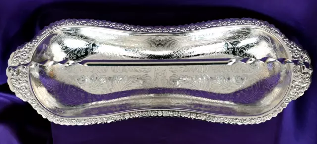 Exquisite and elegant Queen Anne silver plated bread/sandwich tray with handle.