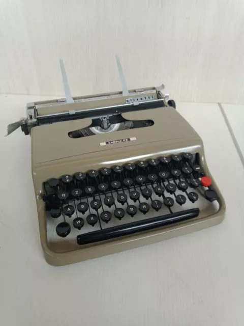 macchina da scrivere anno 1952 Olivetti Lettera 22 typewriter vintage