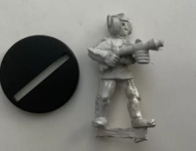 Doctor Dr Who Harlequin Miniatures Cyberman Firing Gun From Invasion DW208