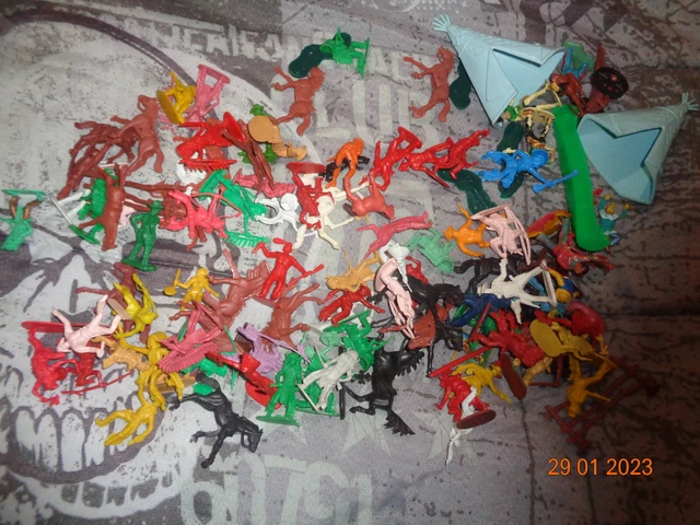 EaseSunny Lot de 50 figurines miniatures en plastique à l'échelle 1:32, personnes miniatures multicolores pour modèles architecturaux, trains et dioramas