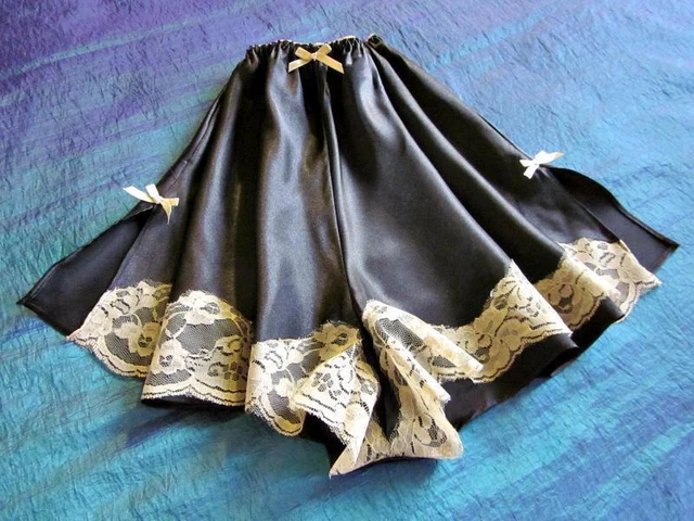 M Ecru M Ecru Pizzo Slinky Stile Vintage Raso Nero Maglie NUOVE