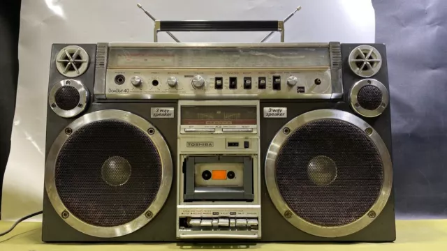 TOSHIBA RT-S913 BomBeat 40 Stereo Radio Cassette Recorder BOOMBOX 2