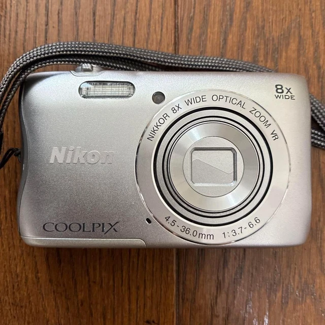ニコン デジタルカメラ COOLPIX S3700 シルバー Wi-Fi対応 美品 ニコン デジタルカメラ COOLPIX S3700 シルバー Wi-Fi対応 美品