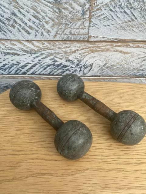 Paar antike Vintage primitive Holzhanteln Langhanteln Sportrequisiten Display