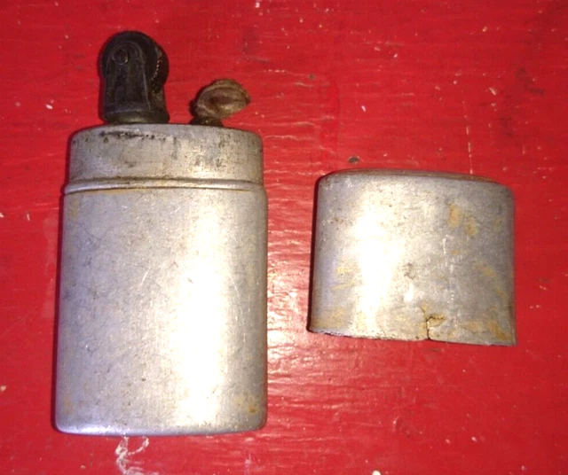 Briquet de table Ancien Essence ( plaque Ministère Des Finances) - Collection