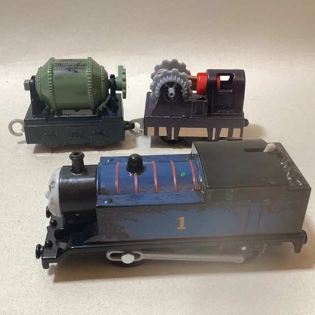 THOMAS THE TANK engine steelworks and wagons trackmaster train 2013 £16 ...