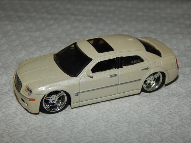 JADA DUB CITY 1/18 Chrysler 300 C HEMI Big Ballers BLACK w/ Road