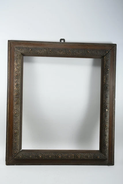 M30M04 - Antica cornice con decorazione in rilievo, legno, XIX secolo M30M04 - Antica cornice con decorazione in rilievo, legno, XIX secolo