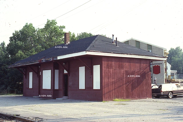 Orig slide NH New Haven ex station depot South Weymouth MA 1986  BIN