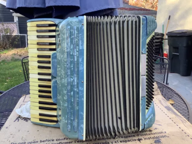 VINTAGE ACCORDION - Castelfidardo - Italia - With Case