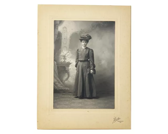 CDV Gibson Girl Photo Studio Portrait Carte De Visite Cabinet Antique c. 1900